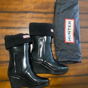 Mid calf, adult Hunter wedged rain boots size 6